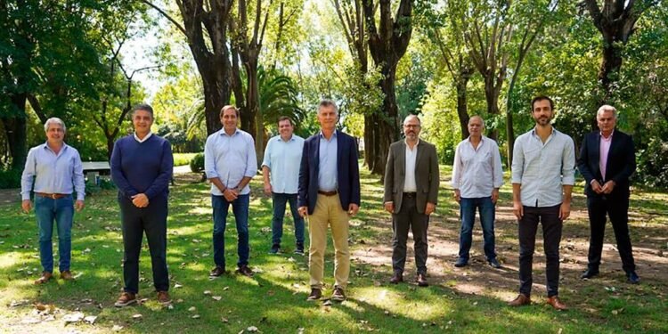 Macri se metió en la interna del PRO bonaerense con un respaldo a los intendentes