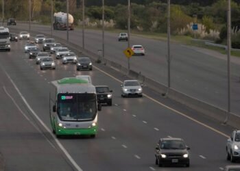 SEMANA SANTA: Colapsa la Ruta 2