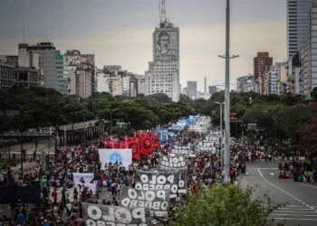A pocas horas de que se conozcan las nuevas medidas, el Gobierno lanza una advertencia contra las marchas