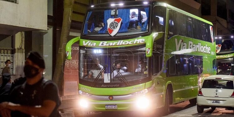 Falleció el chofer del micro que trasladó al plantel de River al regreso de Barranquilla