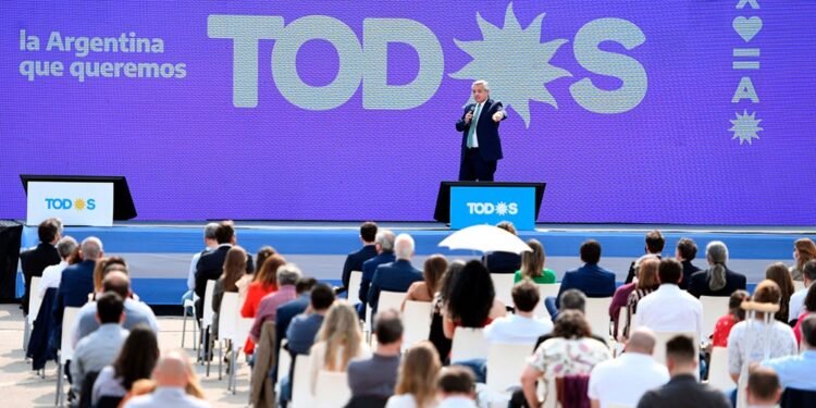 “Pusimos el Estado de pie para nivelar las caídas que el gobierno anterior había generado”