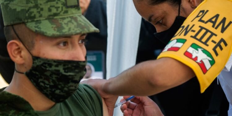 Un año de vacunación en Latinoamérica: entre un promedio europeo y la desigualdad de siempre