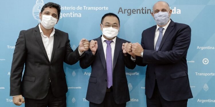 Firman memorandos de entendimiento con empresas chinas para obras ferroviarias