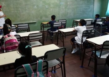 El Gobierno porteño acordó con docentes un aumento salarial de 40% y revisión en septiembre