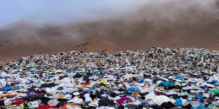 El desierto de Atacama convertido en basural