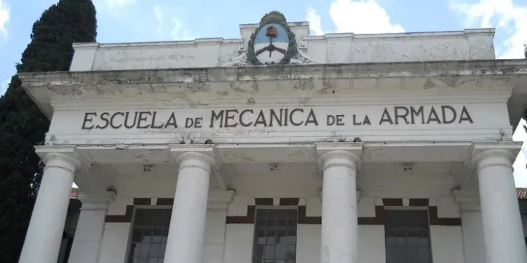 El Presidente reincorporó a diez marinos que se sublevaron en la ESMA para apoyar el regreso de Perón