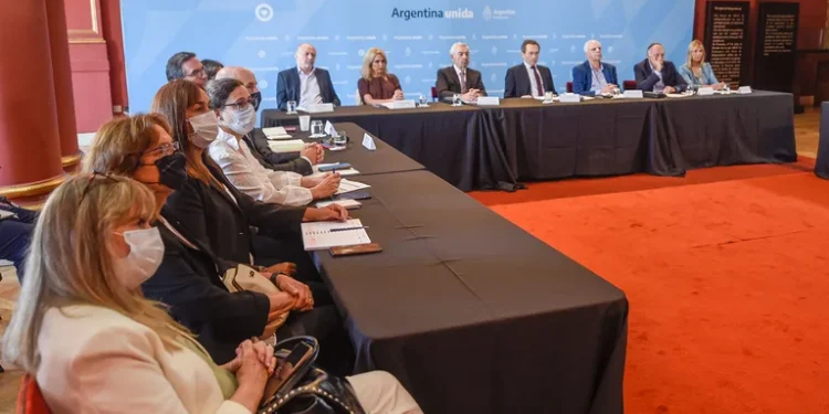 Con la presencia de empresarios y sindicalistas, el Consejo Económico y Social presentará una agenda productiva federal