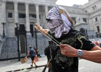 El Senado desmintió al CABA y aseguró que nunca solicitó que no haya vallas de seguridad en el Congreso