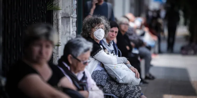 Jubilaciones y pensiones: por el paro bancario adelantaron para hoy los pagos de Anses previstos para mañana