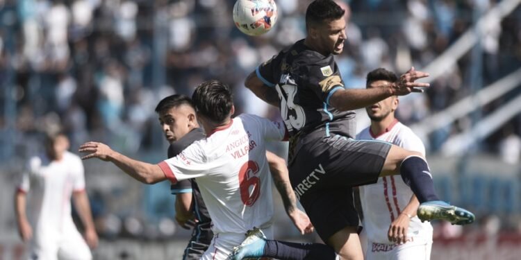 Argentinos va por una victoria en su visita a Atlético Tucumán