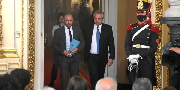 El Gobierno pagará los bonos para jubilados con más inflación: ¿se despertará el dólar?