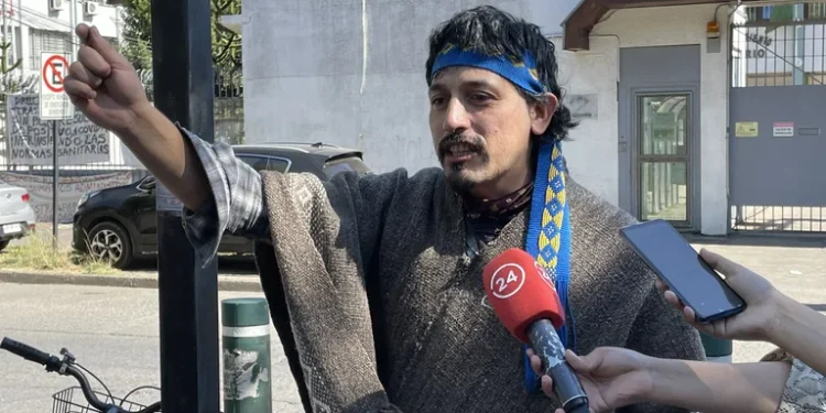 Un grupo de personalidades le pidió al Gobierno acciones contra la violencia mapuche en la Patagonia