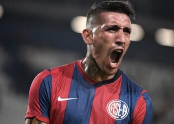 “Aunque no me den ropa vengo igual”, escribió Centurión en sus redes sociales