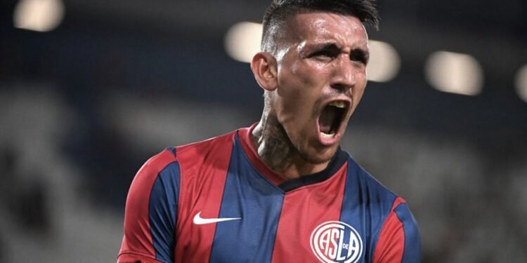 “Aunque no me den ropa vengo igual”, escribió Centurión en sus redes sociales