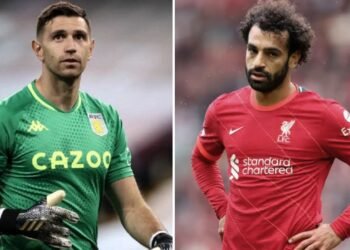 Liverpool va por la punta de la Premier ante el Aston Villa del “Dibu” Martínez