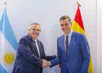 Con la interna del Gobierno en su punto más álgido, Alberto Fernández inicia una gira por España y Alemania