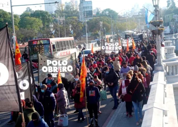 Una marcha piquetera hacia al ministerio de Desarrollo Social provoca caos en el tránsito
