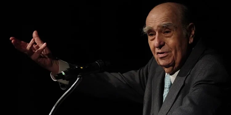 Julio María Sanguinetti: “Es un desperdicio que Argentina caiga siempre en estas crisis con todo lo que tiene”