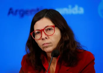 Silvina Batakis: “La cadena de precios se construye con el dólar oficial”
