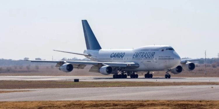 Les devolvieron los pasaportes a los venezolanos e iraníes que ya pueden irse del país