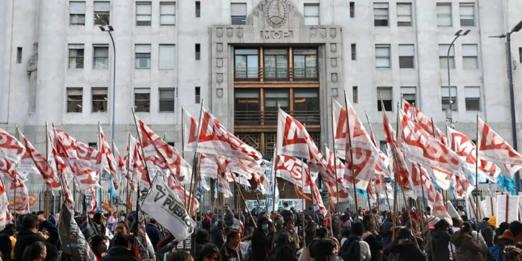 El ministro Zabaleta recibió a los piqueteros, pero no accedió a los reclamos para darles más planes