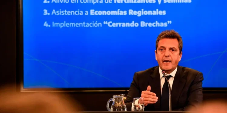 Massa lanzará el martes un plan de incentivos para pequeños y medianos productores de soja y maíz