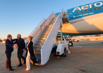 Alberto Fernández llegó a Nueva York, sin poder despegarse de la decisión de Mauricio Macri