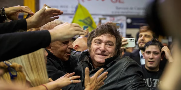 Javier Milei cerró listas en los principales distritos del país con outsiders, economistas y un sindicalista investigado
