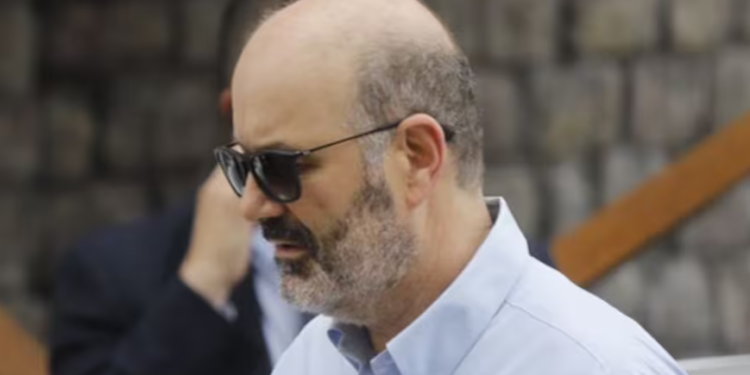 Sturzenegger se anticipó a un posible rechazo del DNU con un largo descargo en redes