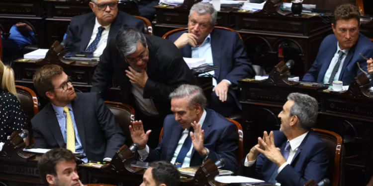 Los temas espinosos: la avanzada de rechazo al DNU se modera en Diputados ante el acercamiento del Gobierno con los bloques dialoguistas