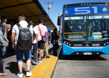 Paro de colectivos en el AMBA: el Gobierno giró fondos para el pago de sueldos y el servicio comienza a normalizarse