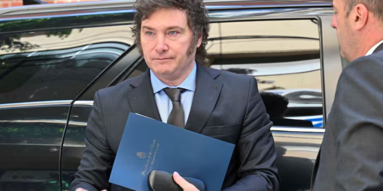 El gobierno prepara un recorte masivo a fin de mes para empresas públicas