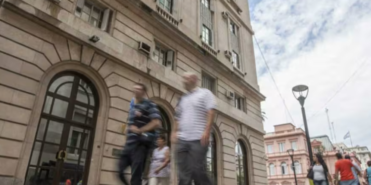 El Gobierno lanzó el decreto que disuelve la AFI, repone la SIDE y la divide en cuatro organismos