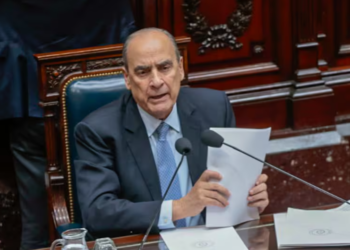 El Gobierno admitió que se cortará la luz y recibió duras críticas: “Ni House of Cards se atrevió a tanto”