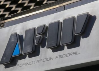 Más poder para Caputo: el Gobierno disuelve la AFIP y las dependencias pasarán al Ministerio de Economía