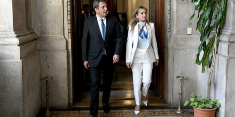 Fuerte denuncia del Gobierno contra AySA y Sergio Massa