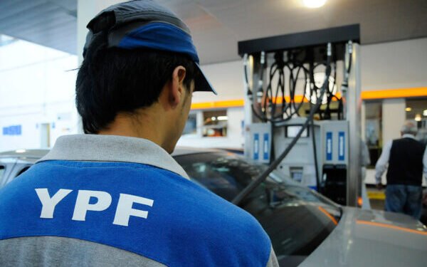 YPF aumentó el precio de la nafta: ¿cuánto cuesta a partir de hoy?