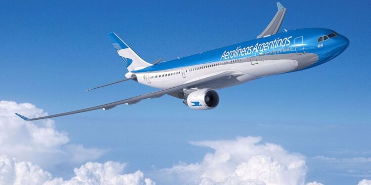 Aerolíneas Argentinas lanzó cuotas sin interés y promociones para volar por el país: hasta cuándo estará disponible