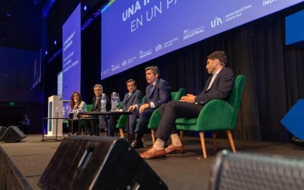 Marcelo Orrego en la UIA: “Empezaremos a ver con mayor claridad una recuperación de nuestro país”