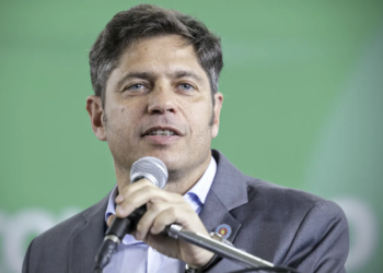 Kicillof apuesta a la épica histórica y encabeza un acto por la soberanía