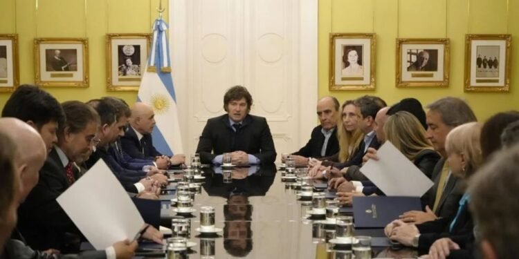 Milei busca apoyo radical para eliminar las PASO