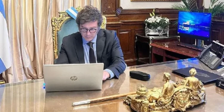 El gobierno habilita la incorporación de operaciones en la moneda estadounidense para los menores de edad entre 13 y 17 años