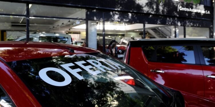 El Gobierno eliminó impuestos para la compra de autos y motos: bajarían hasta un 20% los precios