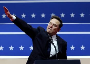 Javier Milei salió a defender a Elon Musk tras el polémico saludo y arremetió contra la oposición