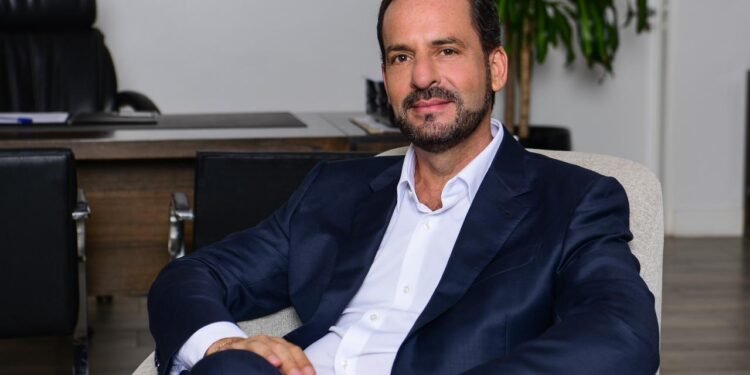 Escobar: todos los estudiantes secundarios tendrán formación en idioma y habilidades digitales