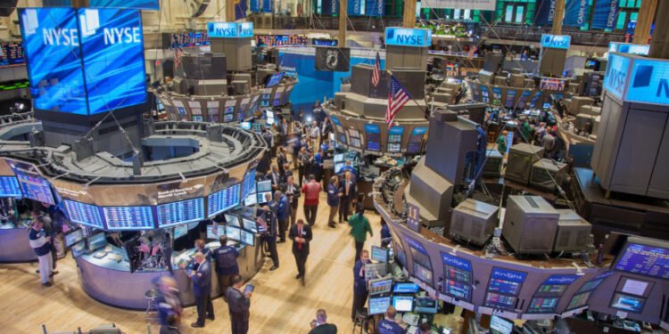 Mercados: las acciones argentinas cayeron hasta 8% en Wall Street y el riesgo país superó los 700 puntos