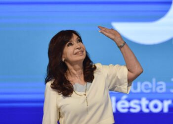 Cristina Kirchner activa al PJ y, sin PASO a la vista, afina la estrategia electoral
