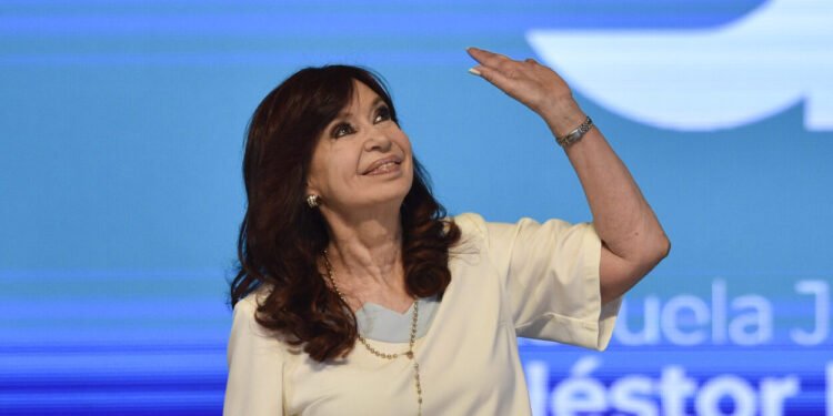 Cristina Kirchner activa al PJ y, sin PASO a la vista, afina la estrategia electoral