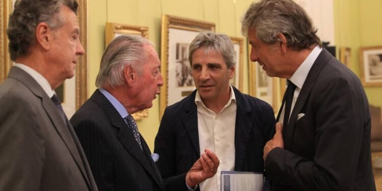 Reunión clave entre Caputo y los industriales