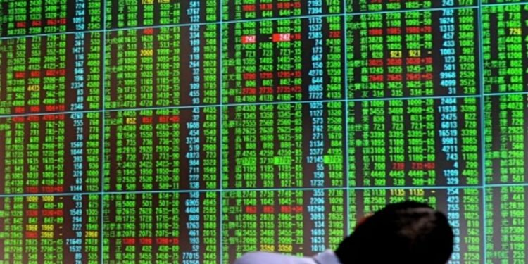 Caen acciones y bonos y sube el riesgo país a la espera del encuentro entre Javier Milei y la jefa del FMI